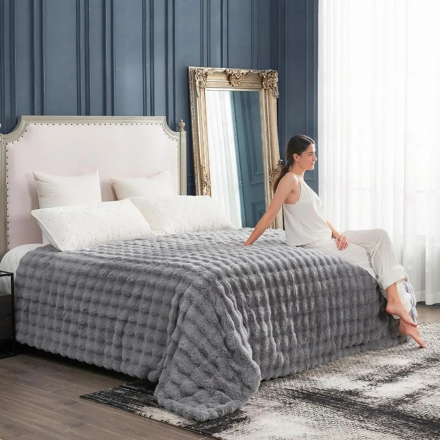 Faux Fur Throw Blanket for Light Grey